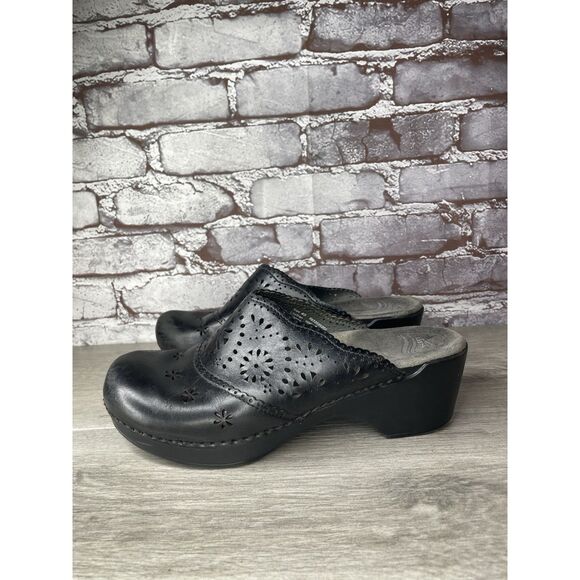 Dansko Shyanne Black Leather Floral Cut Mules Clogs Shoes Women Sz 40EU/9.5M US - Picture 1 of 16